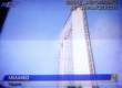 ΑΕΡΟΠΛΑΝΟ ΠΡΟΣΕΚΡΟΥΣΕ ΣΕ ΟΥΡΑΝΟΞΥΣΤΗ ΣΤΟ ΜΙΛΑΝΟ(ΑΝΤΙΓΡΑΦΗ TV).